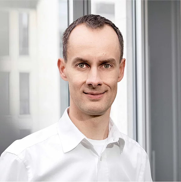 DBAG_Portrait_Schmidt_AR_web.jpg